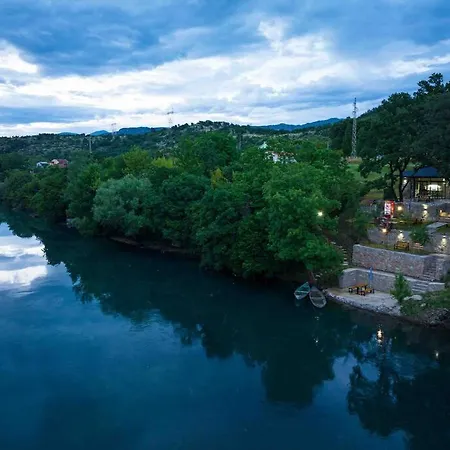 Rijeka Zeta, Villa *