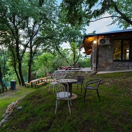 Villa Rijeka Zeta, *