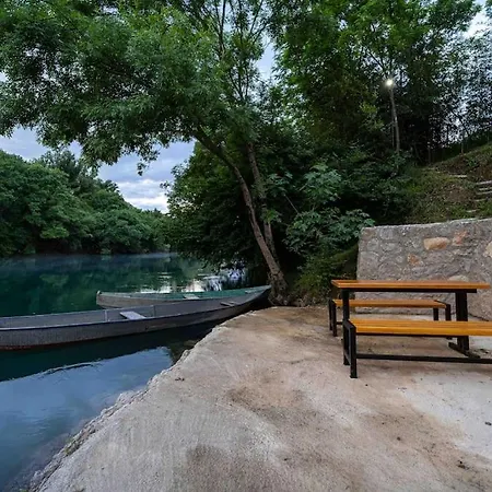 Rijeka Zeta, Villa *