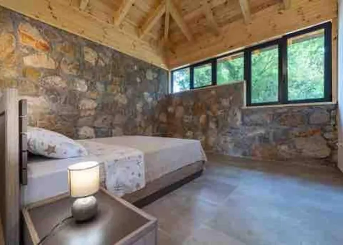 Rijeka Zeta, 别墅 *